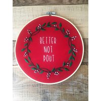 Weihnachtsdekoration | Stickrahmen "Besser Nicht Schmollen" 9 in Reifen von PracticallyPerfCo