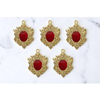 Set Von 5 Wand-Religionen - Verzierte Messing-Theca Mit Roter Einlage Christliche Reliquien-Halterung Hausaltar-Dekoration Set Von 5 Wand-Religionen - Verzierte Messing-Theca Mit Roter Einlage Christliche Reliquien-Halterung Hausaltar-Dekoration von PragueBridge
