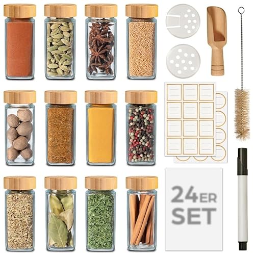 Praknu Gewürzgläser Eckig mit FSC® Bambusdeckel - 24er Set - Gewürz Organizer - Mit Streueinsatz - Gewürzdosen 120ml - Inkl. Etiketten zum Beschriften, Reinigungsbürste & Holzlöffel von Praknu
