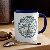 Baum Natur Akzent Tasse 11Oz - Stammbaum Des Lebens Liebhaber Yoga-Baum Silhouette Heiliger Baum Natur Akzent Tasse 11Oz - Stammbaum Des Lebens Liebhaber Yoga-Baum Silhouette Heiliger von PrattShopDesign