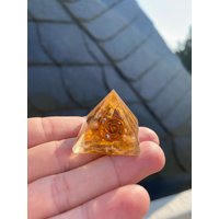 Pyramide Gelber Jaspis von PraxisAnasha