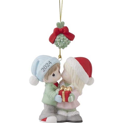 Precious Moments 2024 Pärchen-Weihnachtsschmuck | Unser erstes gemeinsames Weihnachtsfest 2024 Paar Biskuit-Porzellan-Ornament | Urlaubsdekoration & Geschenke von Precious Moments