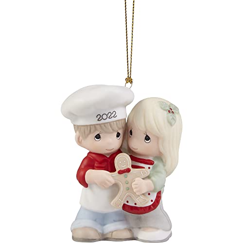 Precious Moments 221004 Our First Christmas Together 2022 Datiertes Paar Biskuitporzellan Ornament von Precious Moments