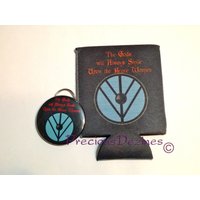 Wikinger Inspirierte Lagertha Schild Shield Maiden Dose Und Flasche Hugger, Getränkeisolatoren Mit Der Option Auf Einen Passenden Flaschenöffner Wikinger Inspirierte Lagertha Schild Shield Maiden Dose Und Flasche Hugger, Getränkeisolatoren Mit Der Option Auf Einen Passenden Flaschenöffner von PreciousDezines