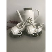 Funky 1960Er Jahre Kaffeekanne Mit 4 Tasse N Untertassen. Wunderschöne Grüne Retro-Design. Mitte Des Winters von Prelovedfunkyjunk