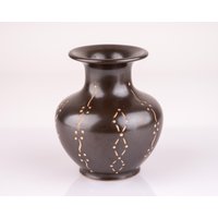 Kleine Vase Piesche Und Reif Sgraffito Keramik Vintage 50Er Mid Century Design Braun Beige Metall Glanz P0208 Kleine Vase Piesche Und Reif Sgraffito Keramik Vintage 50Er Mid Century Design Braun Beige Metall Glanz P0208 von PremiumFORM