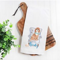 Cavapoo Mehlsack Handtuch, Hundemama, Hunde Papa, Personalisierter Name, Haustiername Geschenk, Aquarell Haustierportrait, Fliege, Cavoodle von Preppypineapplehome