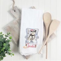 Schnauzer Mehlsack Handtuch, Hundemama, Hunde Papa, Personalisierter Name, Tiername Geschenk, Aquarell Haustierportrait, Fliege von Preppypineapplehome