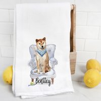 Shiba Inu Mehlsacktuch, Geschirrtuch, Hundemama, Hunde Papa, Personalisierter Name, Labradoodle, Aquarell Haustierportrait Shiba Inu Mehlsacktuch, Geschirrtuch, Hundemama, Hunde Papa, Personalisierter Name, Labradoodle, Aquarell Haustierportrait von Preppypineapplehome