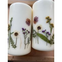 Gepresste Wildblumen Stumpenkerze Pflanzenschmuck | 3x6 von PressedPetalsbyMolly