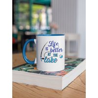 Das Leben Ist Besser Am See Kaffeebecher Blauer Akzent Haus Dekor, Liebhaber Geschenk, Einweihungsparty Geburtstagsgeschenk, Becher von PrestigePlume