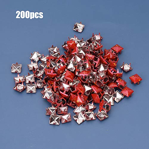 Pretfy 200pcs 9mm Square Metal Nieten, Stilvolle -Dekorationszubehör für Schuhe, Taschen und Hüte (Rote Basis gelbe Punkte) von Pretfy