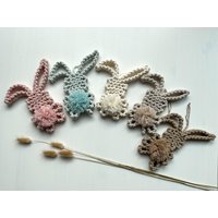 Handgefertigter Makramee-Osterhase - Süße Boho-Osterdekoration Mit Flauschigem Pompon-Schwänzchen Handgefertigter Makramee-Osterhase - Süße Boho-Osterdekoration Mit Flauschigem Pompon-Schwänzchen von PrettyCottonThings