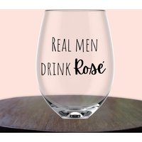 Echte Männer Trinken Stengellose Rosen Aus Dem Glas. Rosenglas. Lustiges Weinglas. Geschenk Für Ihn. Sommer Weingläser. Geschenkidee Zum Vatertag von PrettyCreativeMama