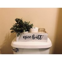 Lustige Badezimmer Dekor Box Weiße Rustikale Holz Toilettenpapier Aufbewahrung von PrettyCreativeMama