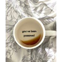 Sie Sind Vergiftete Kaffeetasse. Weihnachtsgeschenk. Lustige Kaffee Tasse. Humor. Weiße Keramik von PrettyCreativeMama