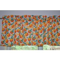 Orangefarbener Küchenvolant. Orangenblüten Und -Scheiben Leichte Baumwolle von PrettyLittleValances