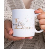 Tasse Geschenk Lehrerin Abschiedsgeschenk Grundschule Lehrer Personalisierte Kaffeetasse Mit Name Beste Danke Tasse Geschenk Lehrerin Abschiedsgeschenk Grundschule Lehrer Personalisierte Kaffeetasse Mit Name Beste Danke von PrettyPrintyLilli