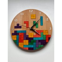Tetris Kinder Holzuhr, 10'', Massive Buche Uhr, Blockuhr, Moderne Wanduhr, Ziegeluhr, Holzwanduhr, Kinderwanduhr von PrettySmartToys