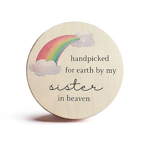 Handpicked By My Sister in Heaven Schwangerschaftsankündigung, Regenbogen-Babyschild von Prezzeluna