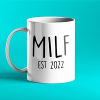 Freundin Wurde 2022 Hergestellt - Personalisierte Geschenktasse Lustiges Geschenk Für Werdende Eltern Und Mütter von Pricklycards
