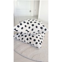Weiße Kissenhülle Mit Punkten, Kissenbezug Schwarzen 40x40 cm, Polka Dots Weiße Kissenhülle Mit Punkten, Kissenbezug Schwarzen 40x40 cm, Polka Dots von Primaliese