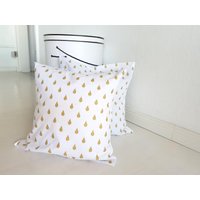 Weiße Kissenhüllem Goldene Tropfen , 40x40 cm, Weißer Bezug Mit Gold Stoff Regentropfen Weiße Kissenhüllem Goldene Tropfen , 40x40 cm, Weißer Bezug Mit Gold Stoff Regentropfen von Primaliese