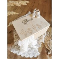 xl Erinnerungsbox Personalisiert | Erinnerungskiste Holzkiste Holzbox Geschenkidee Geburt Taufe Sternenkind Wildblumen xl Erinnerungsbox Personalisiert | Erinnerungskiste Holzkiste Holzbox Geschenkidee Geburt Taufe Sternenkind Wildblumen von PrimalinaIShop