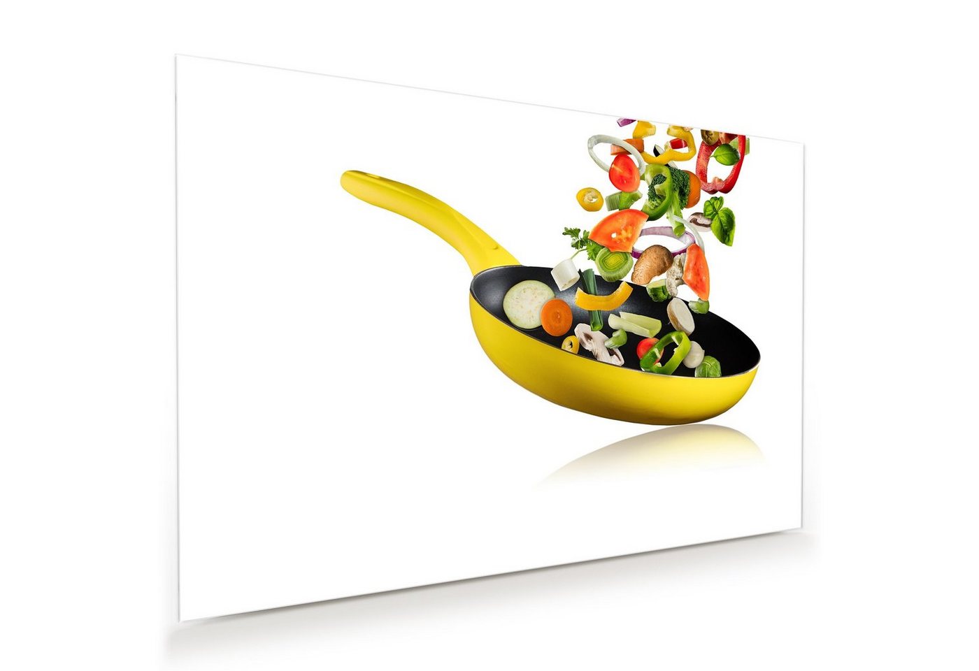 Primedeco Glasbild Wandbild Gemüse aus Pfanne mit Aufhängung, Gemüse von Primedeco
