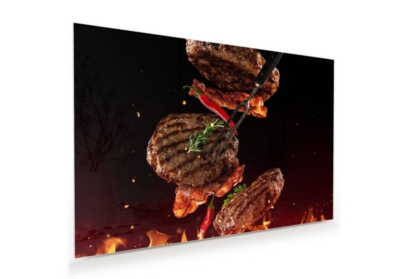 Primedeco Glasbild Wandbild Heisser Grill mit Burger mit Aufhängung, Speisen von Primedeco