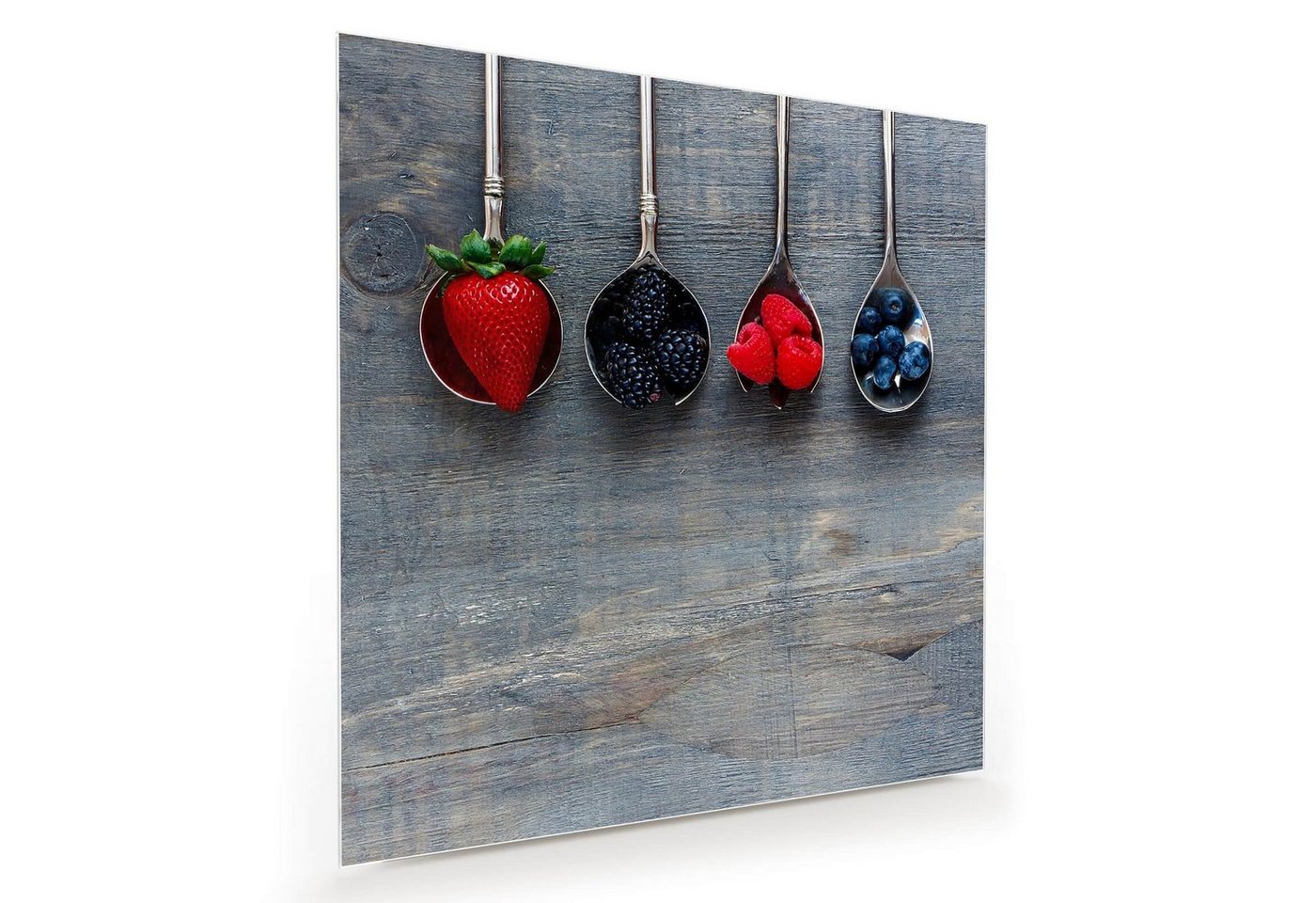 Primedeco Glasbild Wandbild Quadratisch Beeren auf Metall Löffel mit Aufhängung, Früchte von Primedeco