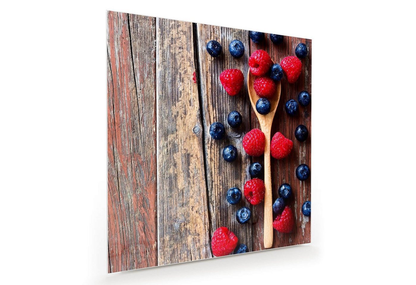 Primedeco Glasbild Wandbild Quadratisch Beeren verstreut auf Tisch mit Aufhängung, Früchte von Primedeco