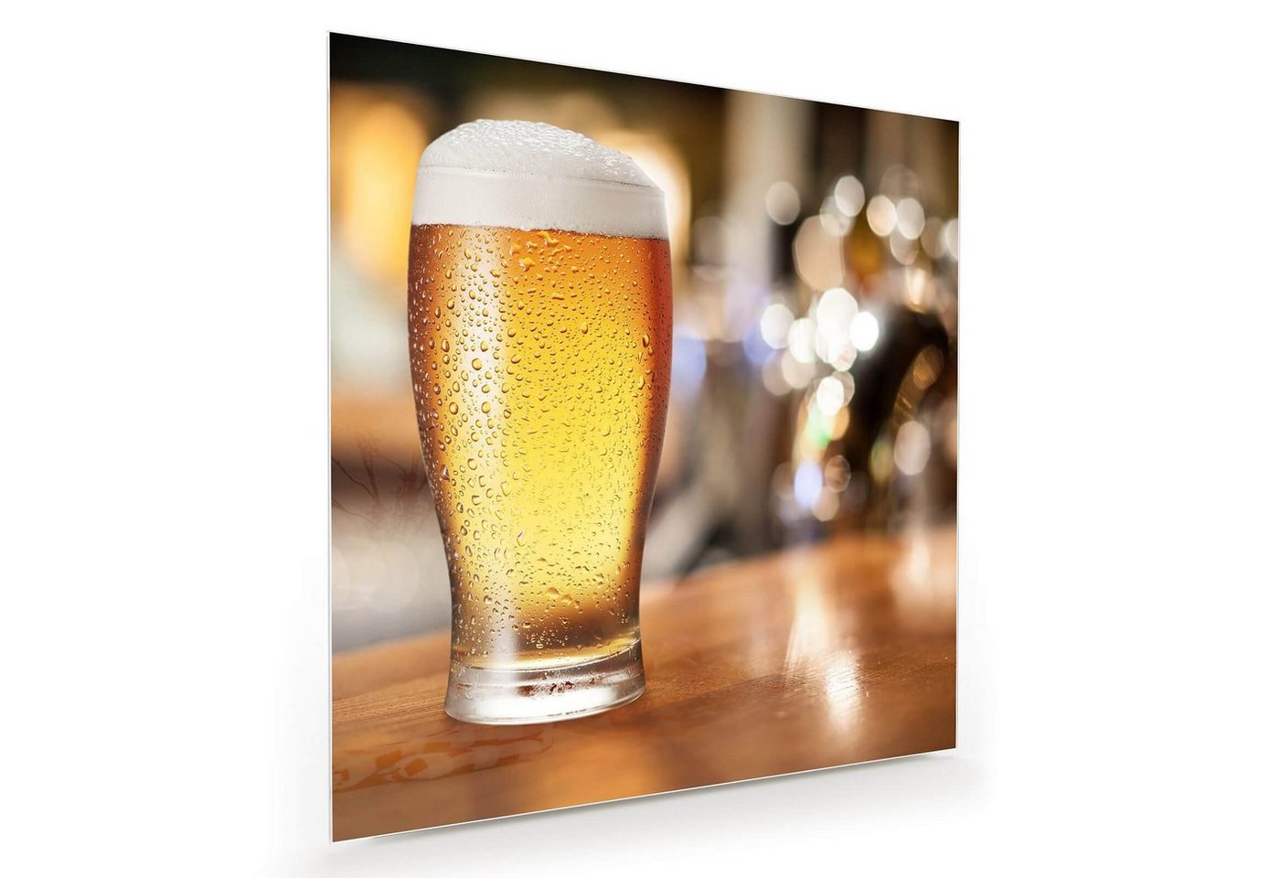 Primedeco Glasbild Wandbild Quadratisch Bierglas auf Theke mit Aufhängung, Getränke von Primedeco