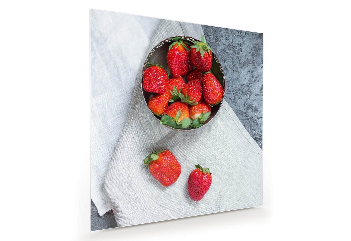 Primedeco Glasbild Wandbild Quadratisch Erdbeeren im Topf mit Aufhängung, Früchte von Primedeco