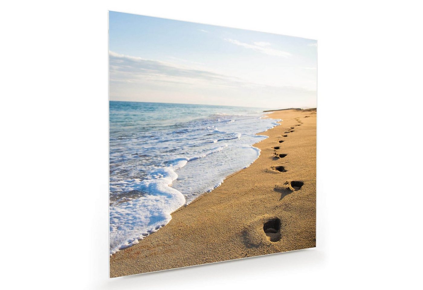 Primedeco Glasbild Wandbild Quadratisch Fussspuren im Sand mit Aufhängung, Natur von Primedeco