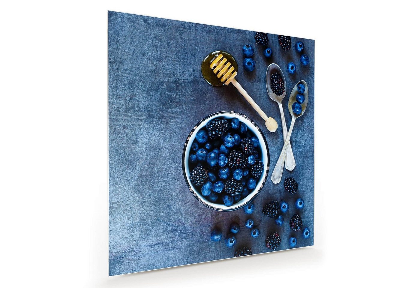 Primedeco Glasbild Wandbild Quadratisch Heidelbeeren auf Tafel mit Aufhängung, Früchte von Primedeco