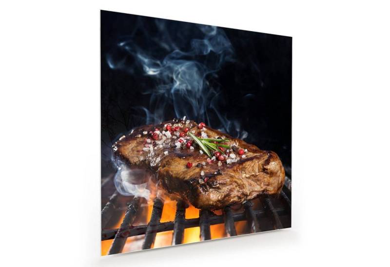Primedeco Glasbild Wandbild Quadratisch Heisser Grill mit Fleisch mit Aufhängung, Speisen von Primedeco