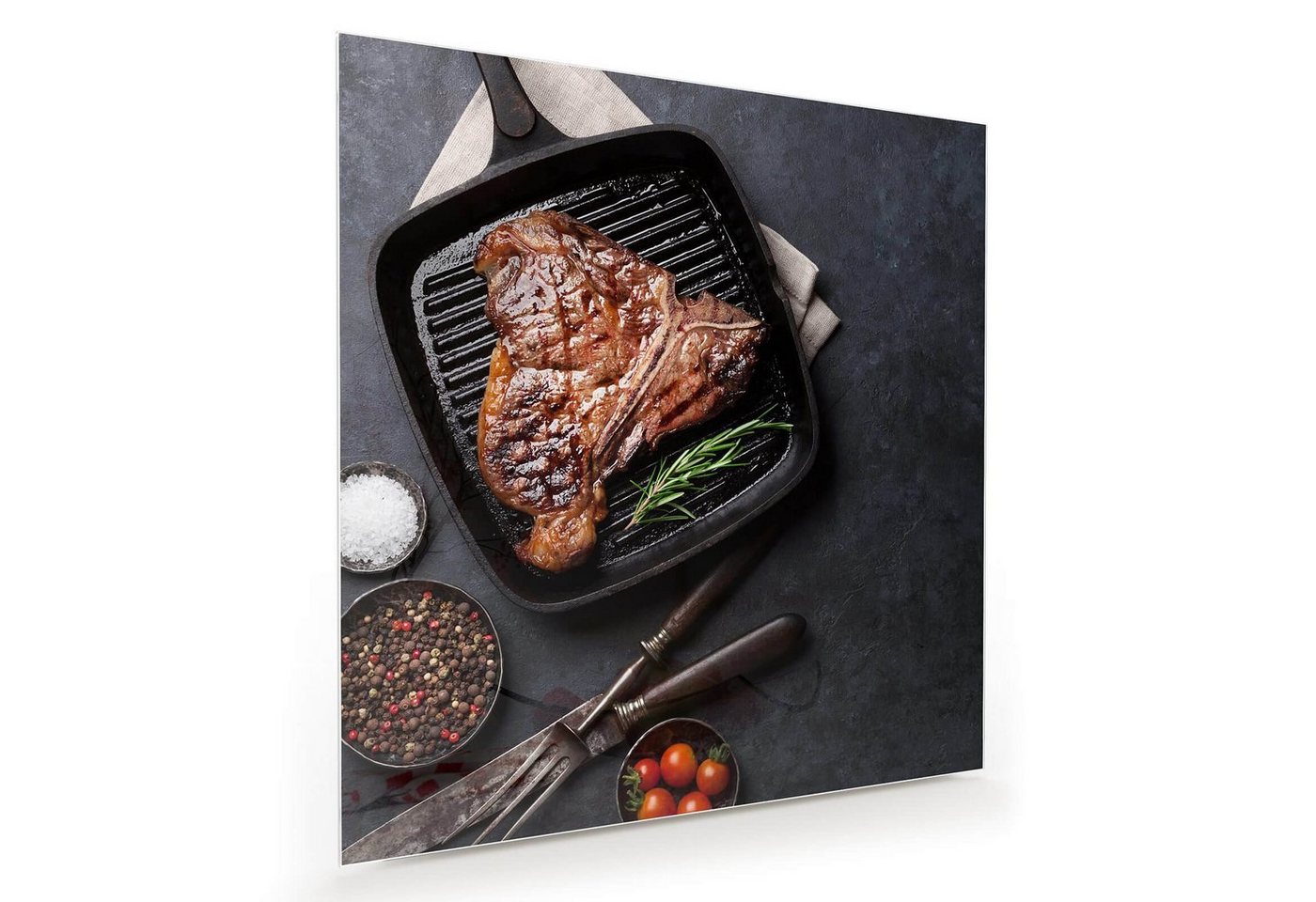 Primedeco Glasbild Wandbild Quadratisch T-Bone Steak in Pfanne mit Aufhängung, Speisen von Primedeco