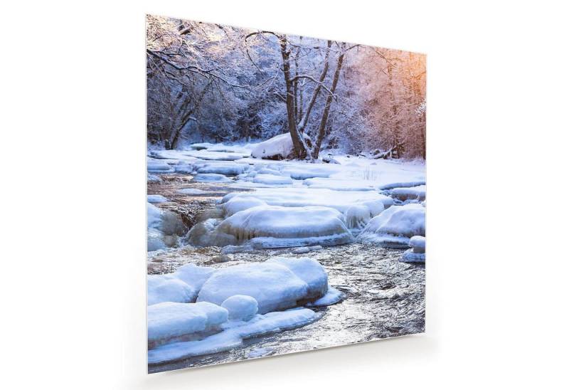 Primedeco Glasbild Wandbild Quadratisch Winterlandschaft am Fluss mit Aufhängung, Natur von Primedeco