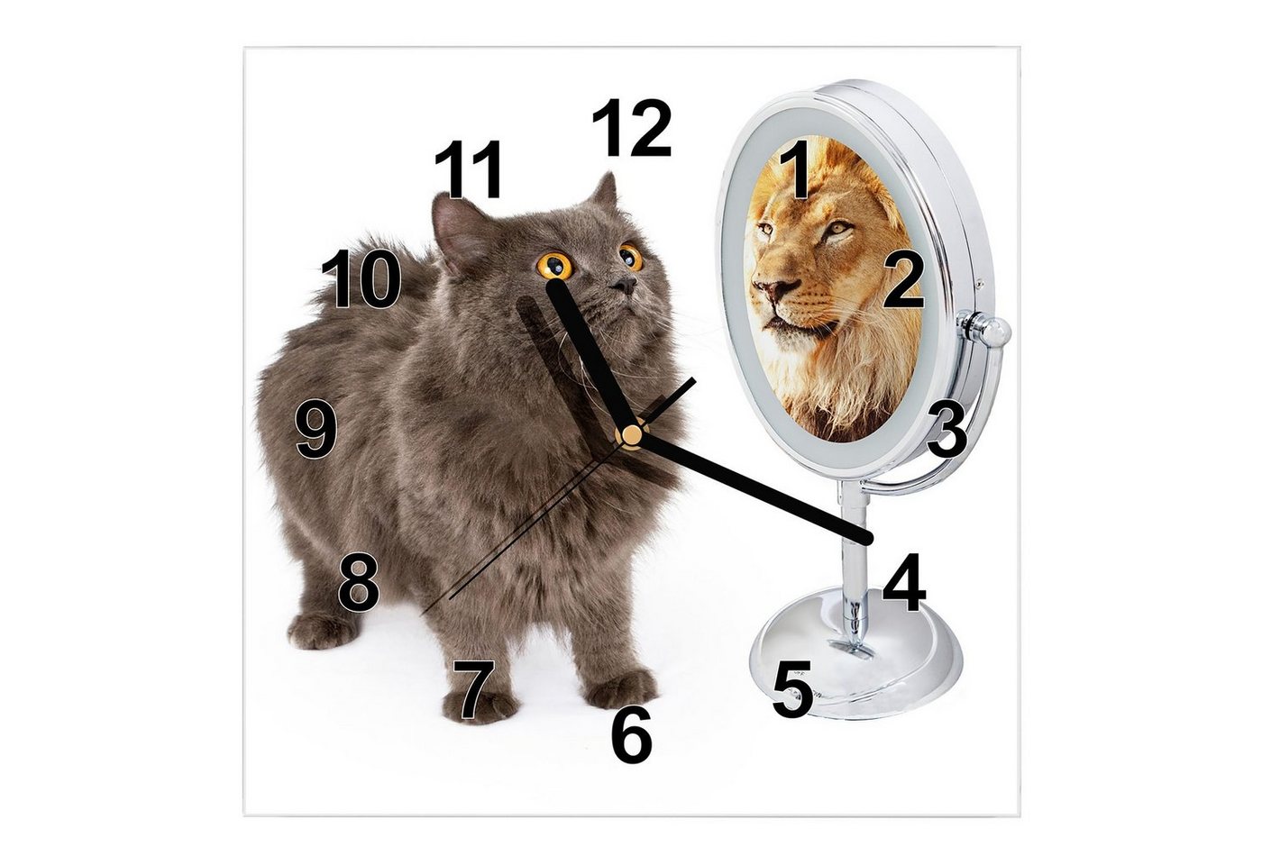 Primedeco Wanduhr Glasuhr Wanduhr Wandkunst Größe 30 x 30 cm mit Motiv Katze sieht Löwe im Spiegel von Primedeco