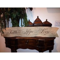Primitiver Draht-Leinenbanner Glaube Hoffnung Liebe von PrimitivePics