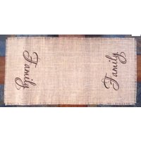 Primitiver Natürlicher Jute Burlap Übergroße Platzset Kerzenmatte Familie, Glaube, Hoffnung Oder Liebe von PrimitivePics