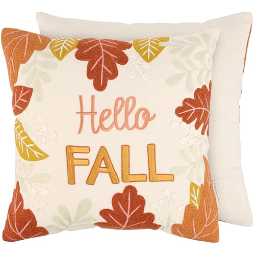 Primitives by Kathy Kissen mit dekorativem Bezug, Hello Fall, aus unserer Herbst- und Ernte-Kollektion mit Herbstblatt-Designs auf der Vorderseite, hergestellt mit Stickereien und Garndetails von Primitives by Kathy