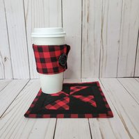 Kaffeetasse Gemütlich, Becher Reisetasse Hülle, Buffalo Plaid Wiederverwendbare Hülle Und Teppich Set von PrincessQuiltsDesign