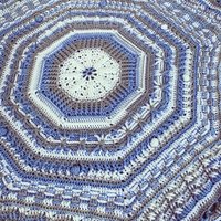 Blau/Grau Gehäkelte Babydecke Runder Afghan-Überwurf, 125 cm von PrincessTigerbutton
