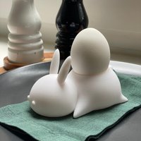 Ostereierbecher Hase - Moderne Osterdeko Im 3D-Druck Ideal Für Den Frühstückstisch Ostereierbecher Hase - Moderne Osterdeko Im 3D-Druck Ideal Für Den Frühstückstisch von PrintCrafter3DTech
