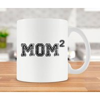 Mama Von 2 Geschenkbecher Für Geschenkidee Zum Muttertag Geschenk Mutter Zwei Tag Kaffeetasse Beste Keramikbecher - Sa142 Mama Von 2 Geschenkbecher Für Geschenkidee Zum Muttertag Geschenk Mutter Zwei Tag Kaffeetasse Beste Keramikbecher - Sa142 von PrintFanaticShop