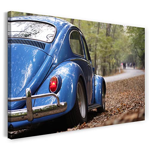 Printed Paintings Leinwand (60x40cm): Blauer VW Käfer auf Waldstrße von hinten rechts von Printed Paintings