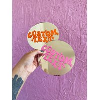 Personalisierter Groovy Text Mini Disc Spiegel - Viele Farben Personalisierter Groovy Text Mini Disc Spiegel - Viele Farben von PrintedWeird