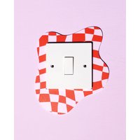 Rosa & Rot Schachbrett Lichtschalter Abdeckung von PrintedWeird